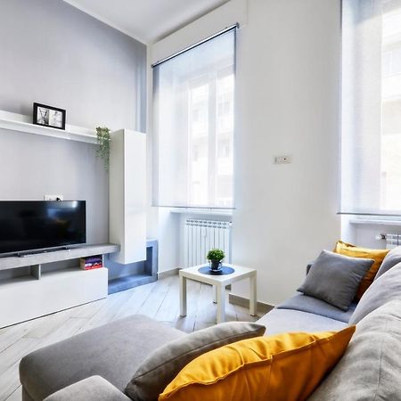 Centrale Elyon Apartment Milaan Buitenkant foto
