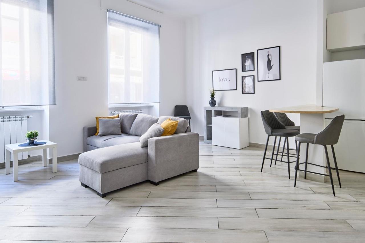 Centrale Elyon Apartment Milaan Buitenkant foto
