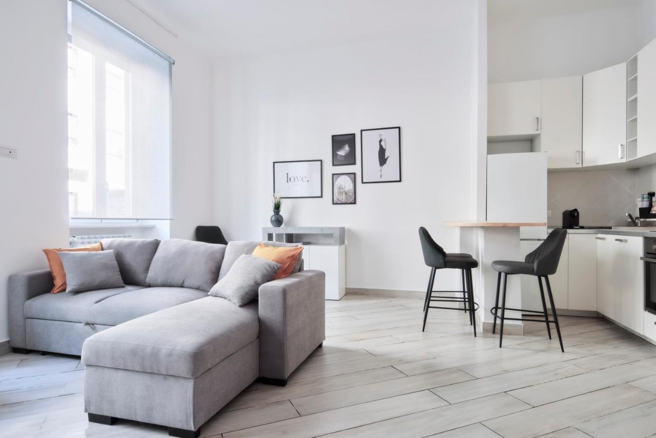Centrale Elyon Apartment Milaan Buitenkant foto