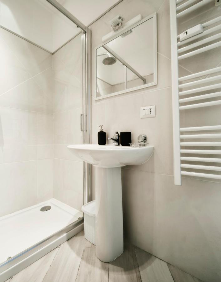 Centrale Elyon Apartment Milaan Buitenkant foto